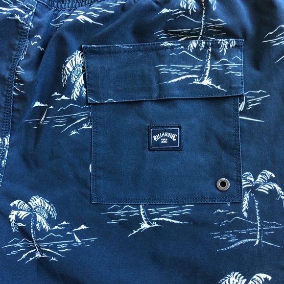 Billabong Blue and White Tropical Print Men’s Bathing Trunks - Picture 4 of 7